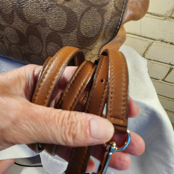 Euc Coach Signature C's Khaki Peyton Shoulder Bag Handbag Purse - Picture 6 of 14